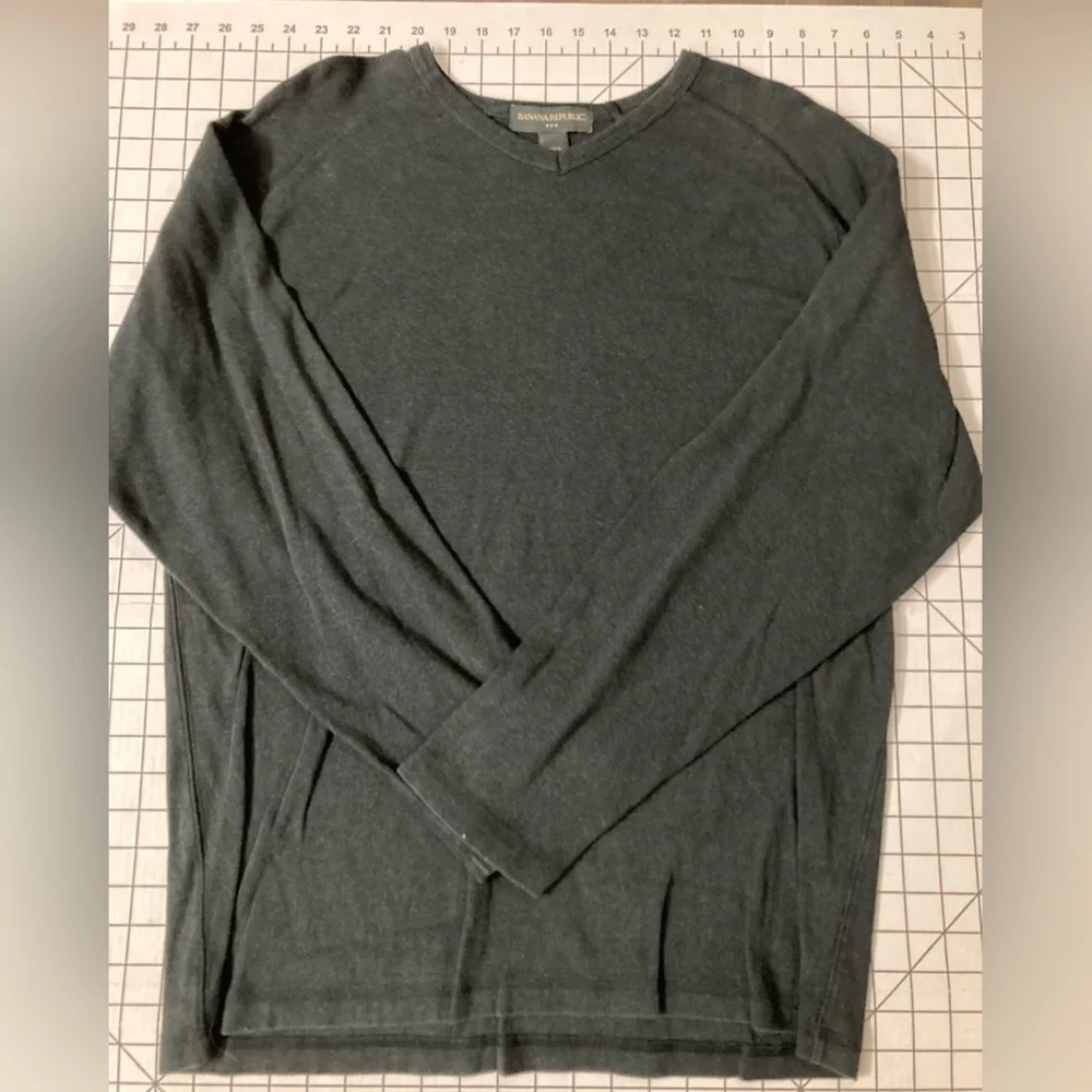 Banana Republic Men’s Size XL‎ Charcoal Sweater